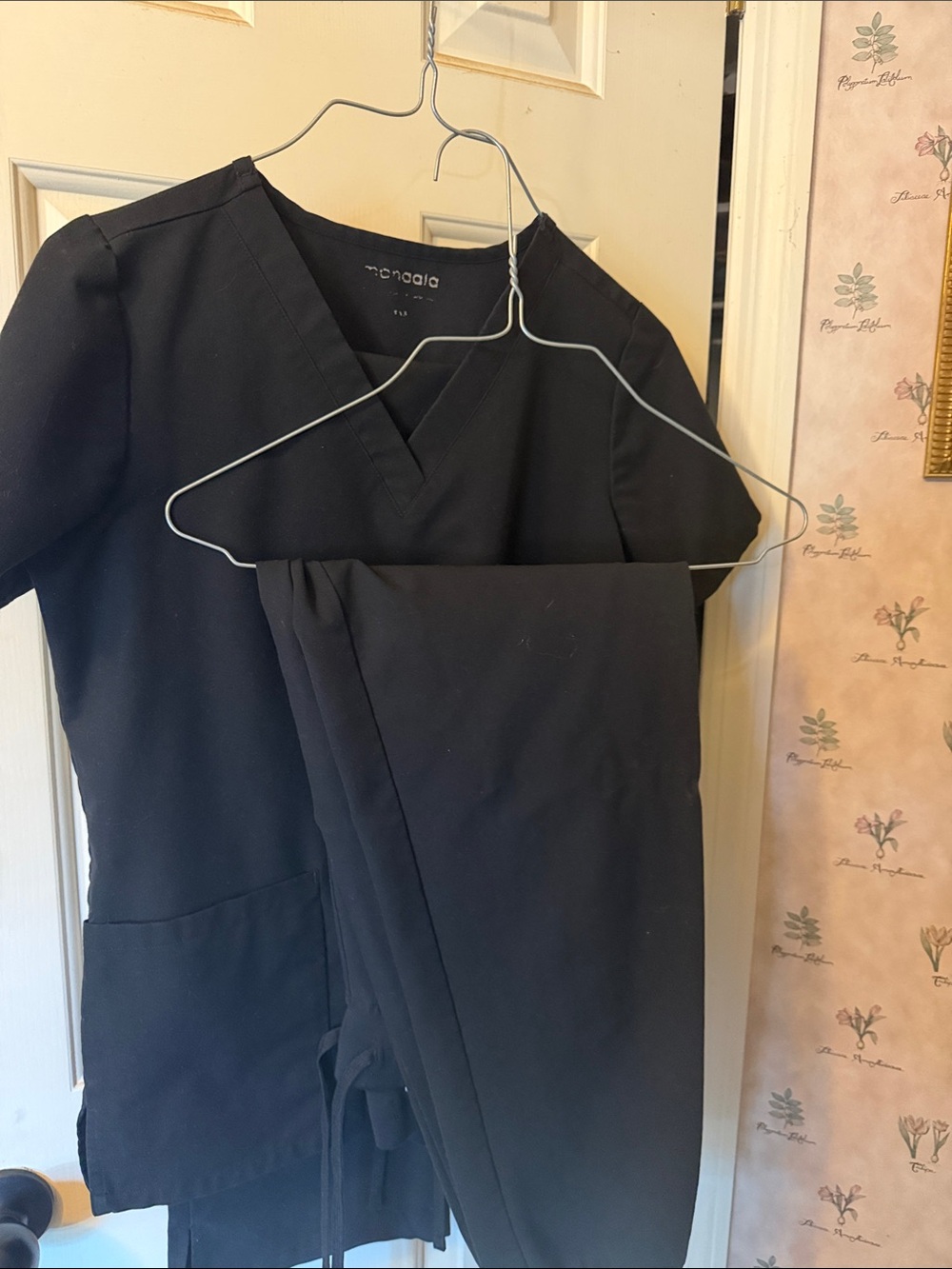 Black Women's Scrub Set - Mandala